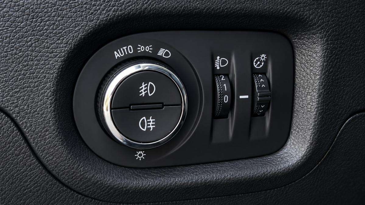 opel-astra-2019-diesel-1598cc