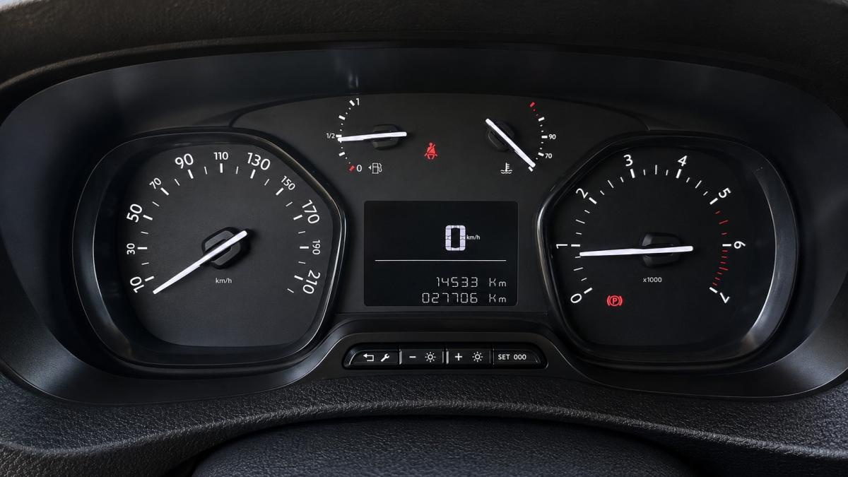peugeot-expert-2024-diesel-1997cc