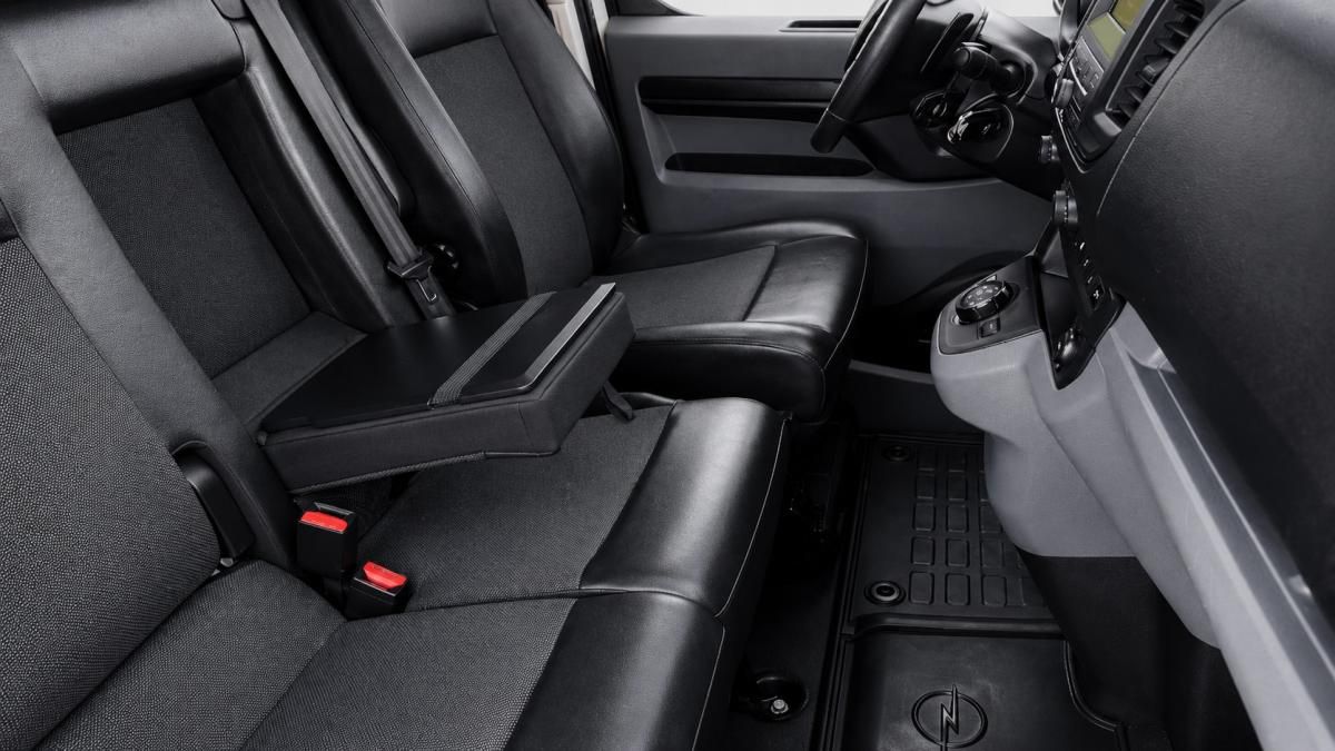 opel-vivaro-2021-diesel-2000cc