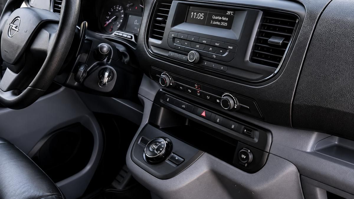 opel-vivaro-2021-diesel-2000cc