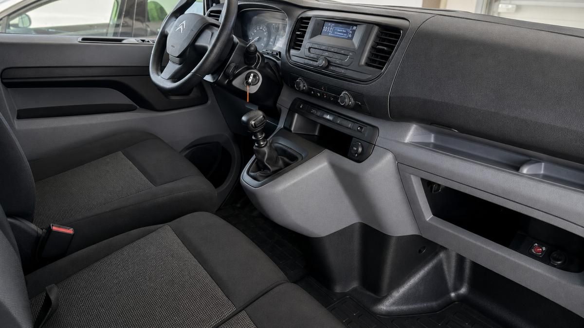 citroen-jumpy-2023-diesel-1499cc