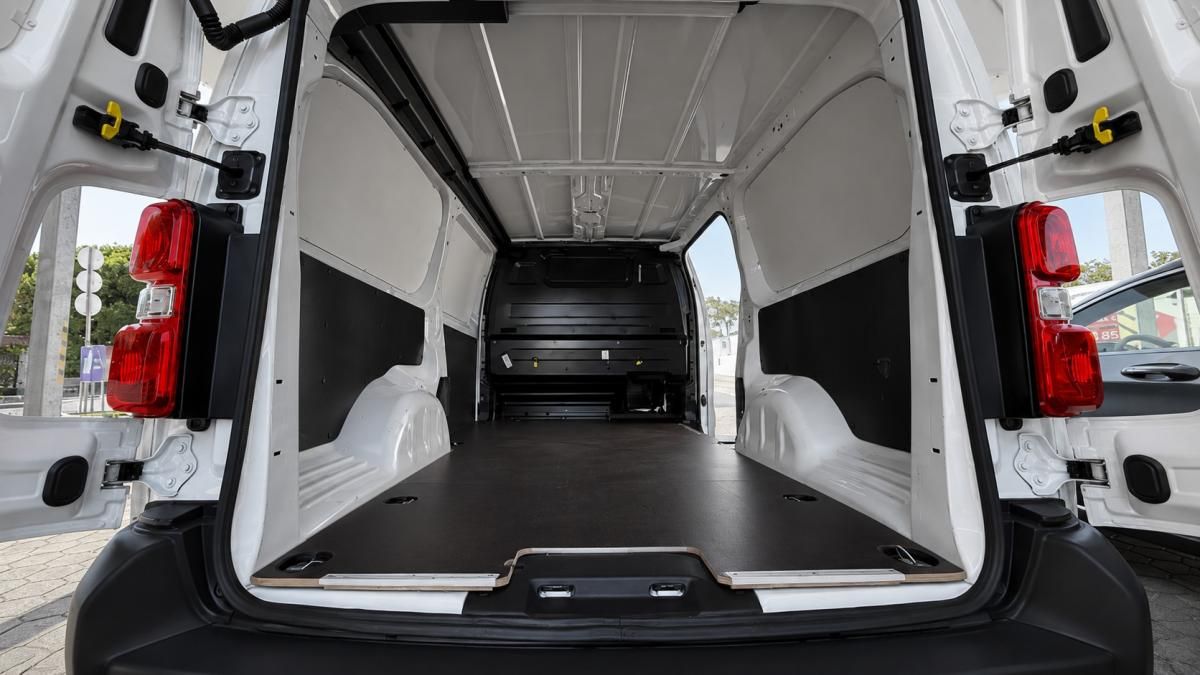 citroen-jumpy-2023-diesel-1499cc