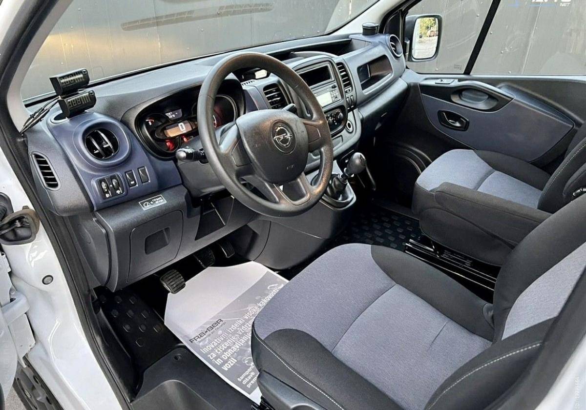 opel-vivaro-2018-diesel-1600cc