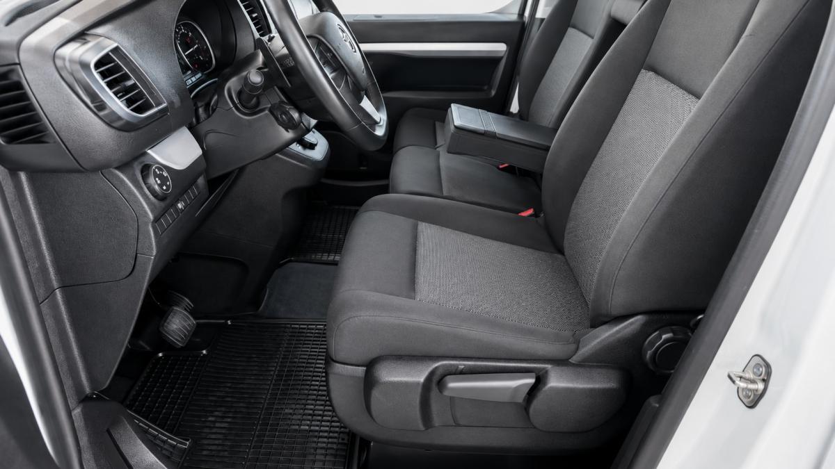 opel-vivaro-2023-diesel-2000cc