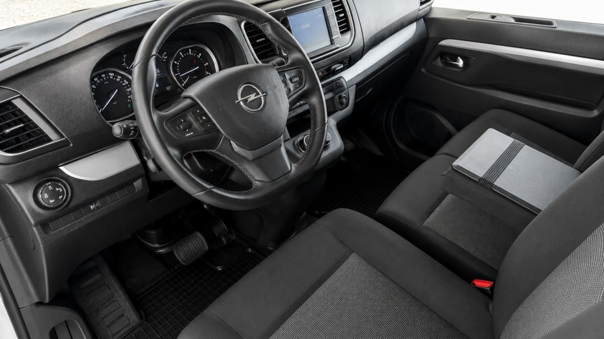 opel-vivaro-2023-diesel-2000cc
