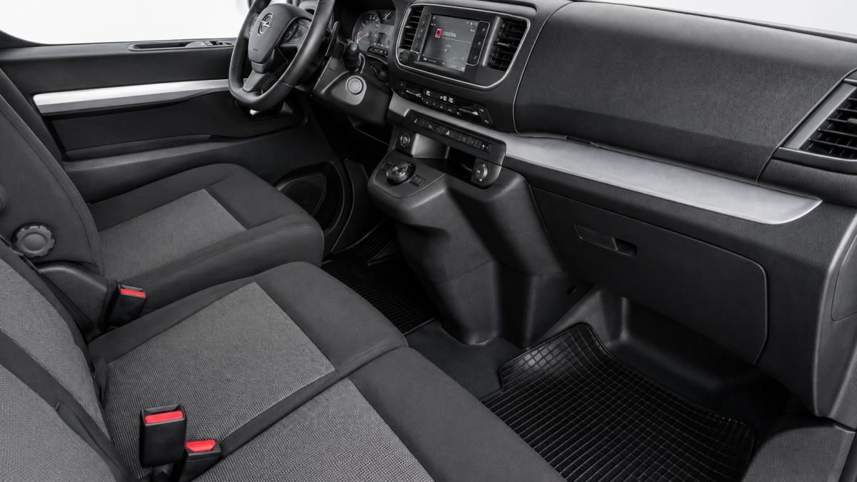 opel-vivaro-2023-diesel-2000cc