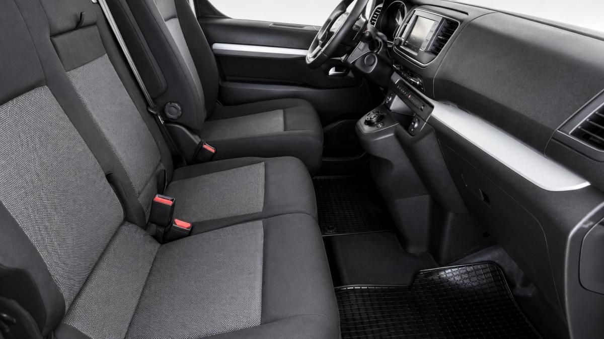 opel-vivaro-2023-diesel-2000cc