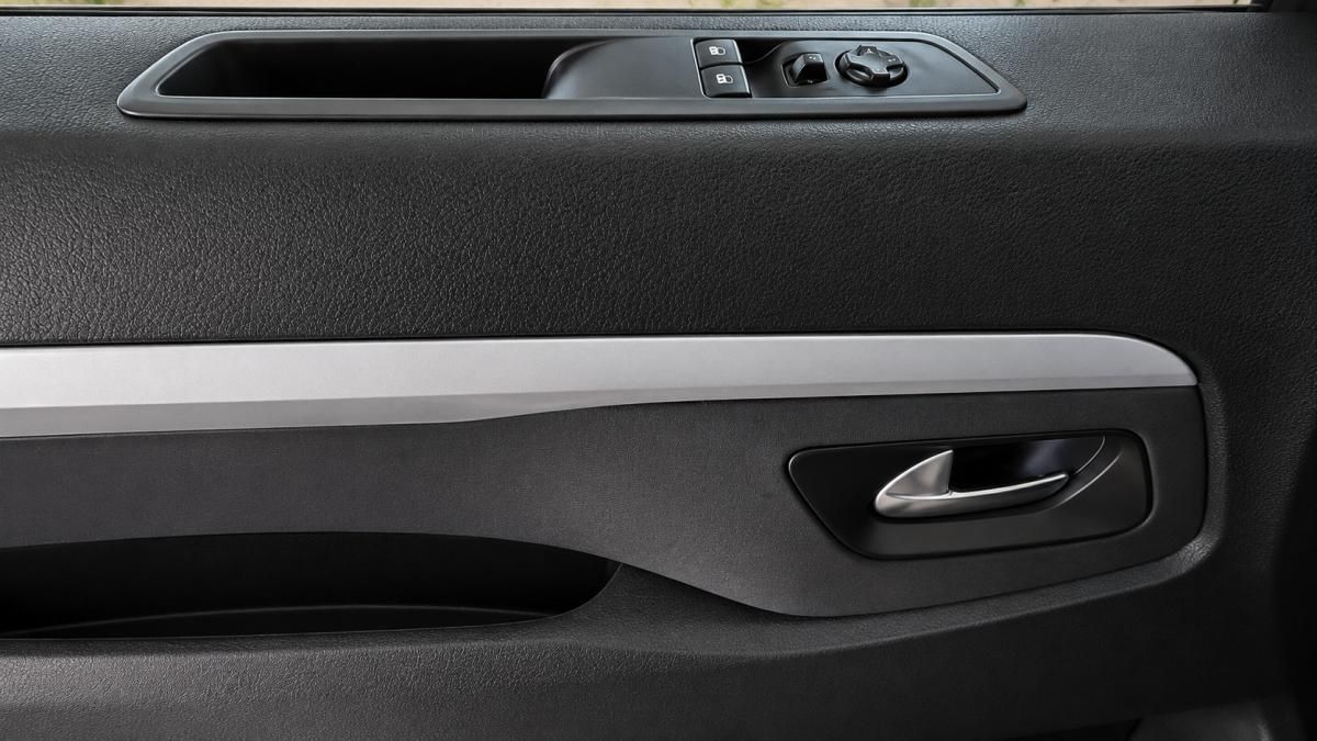 opel-vivaro-2023-diesel-2000cc