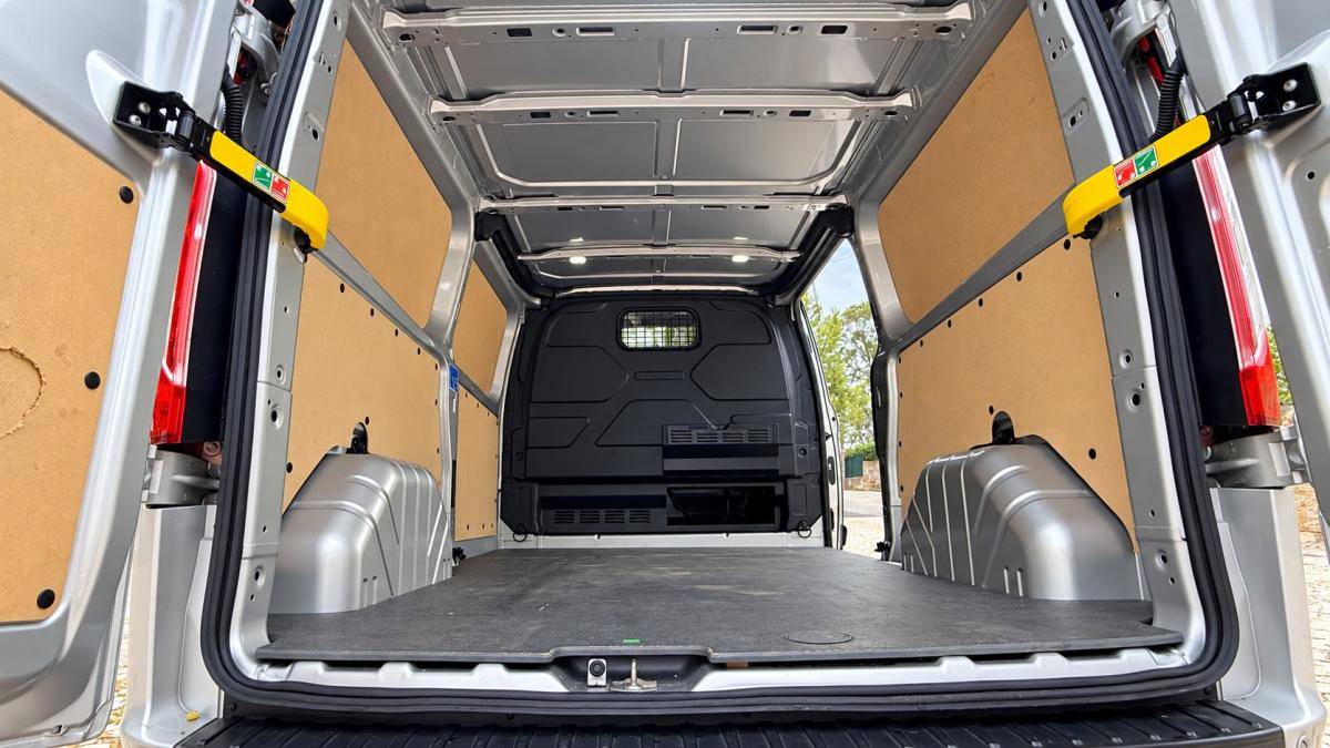 ford-transit-custom-2023-diesel-1997cc
