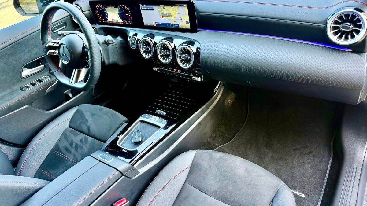 mercedes-benz-cla-2025-hibrido-a-gasolina-1332cc