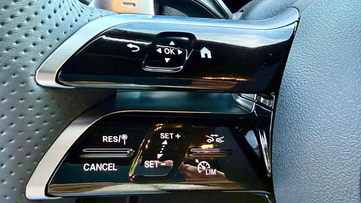 mercedes-benz-cla-2025-hibrido-a-gasolina-1332cc