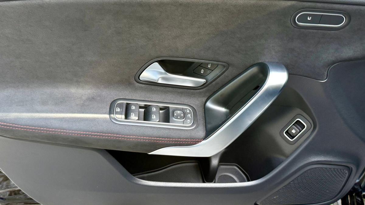 mercedes-benz-cla-2025-hibrido-a-gasolina-1332cc
