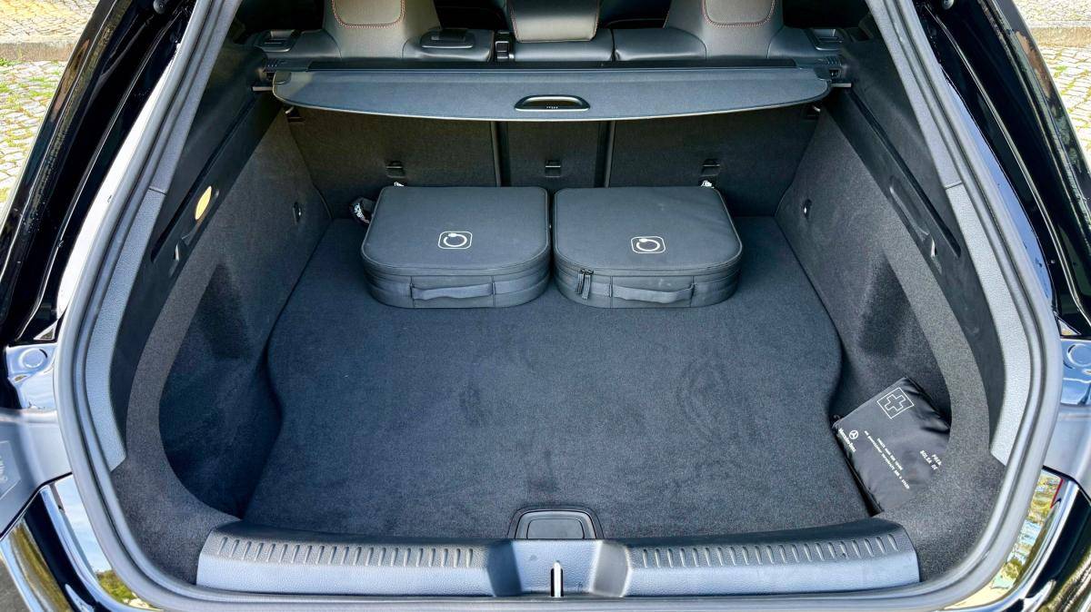 mercedes-benz-cla-2025-hibrido-a-gasolina-1332cc