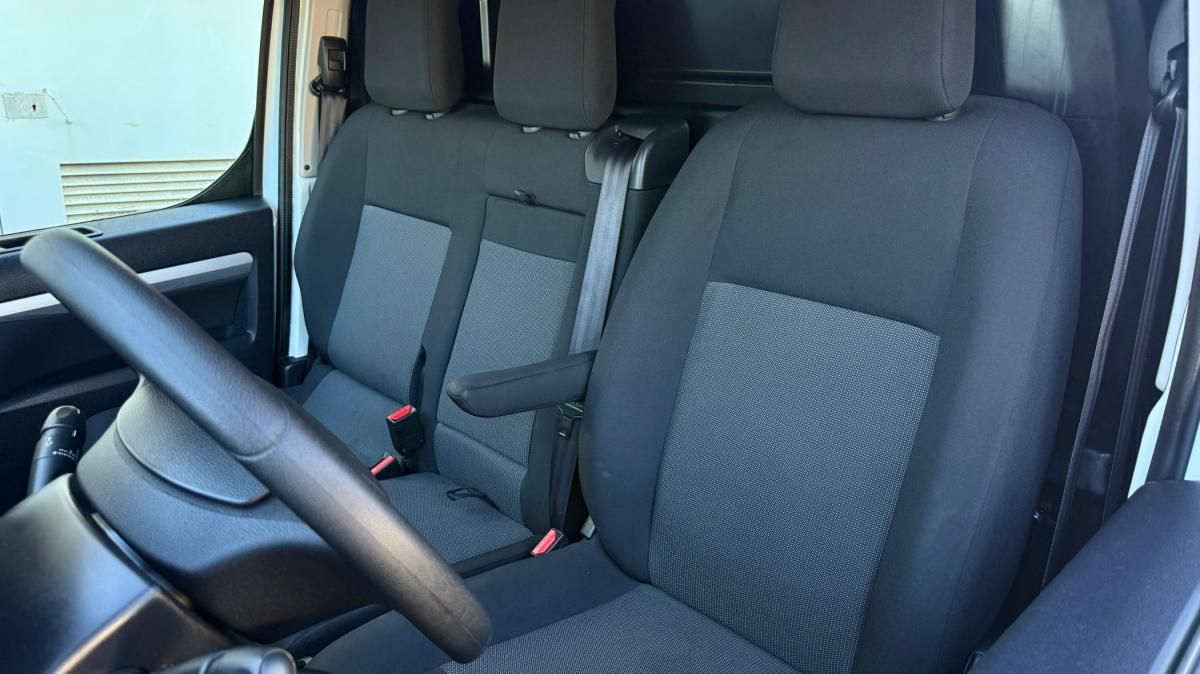 opel-vivaro-2022-diesel-2000cc