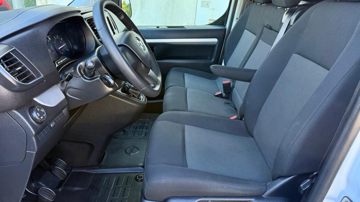 opel-vivaro-2022-diesel-2000cc