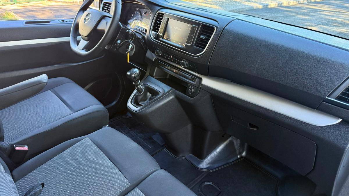 opel-vivaro-2022-diesel-2000cc