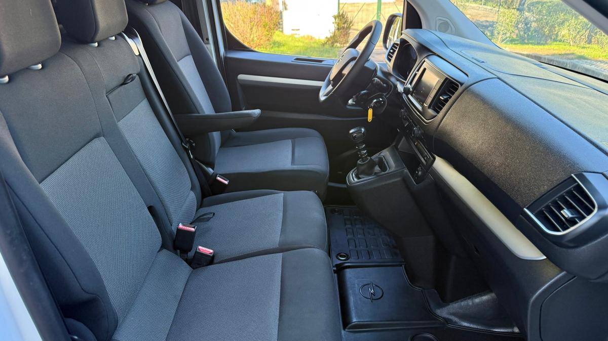 opel-vivaro-2022-diesel-2000cc