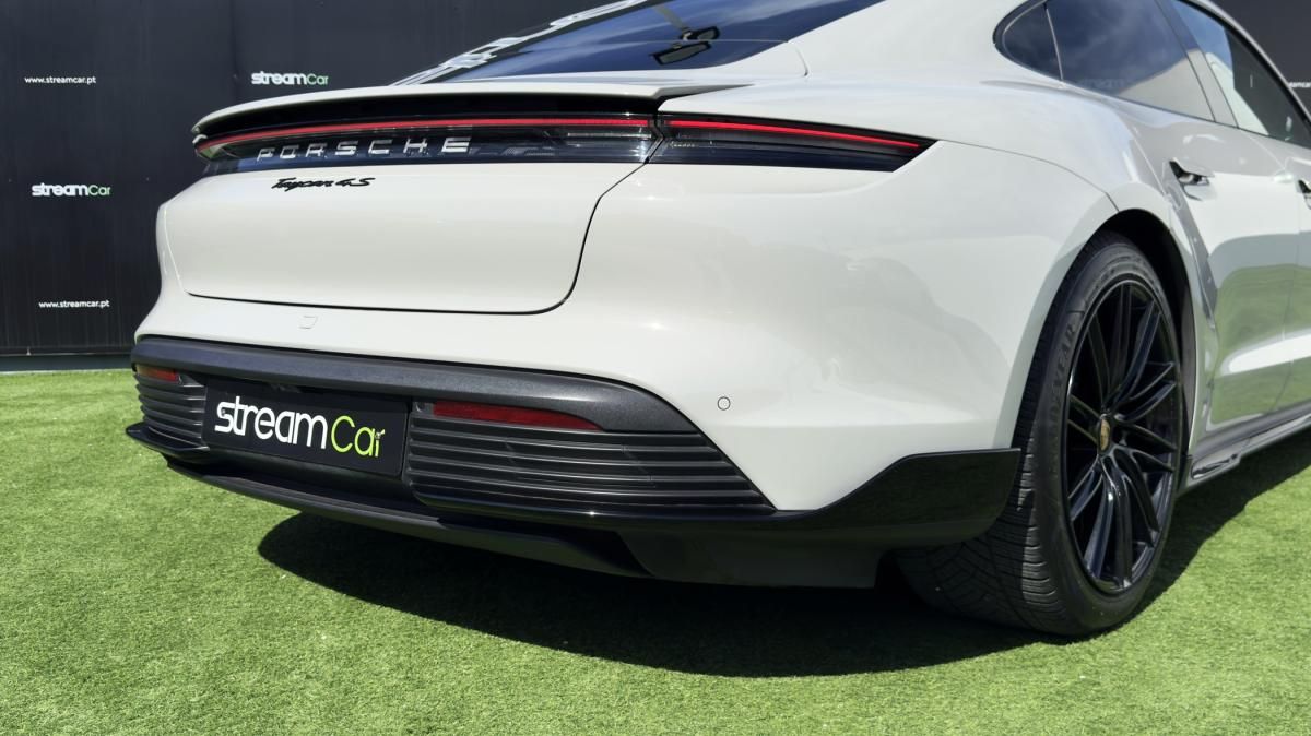 porsche-taycan-2020-eletrico-0cc