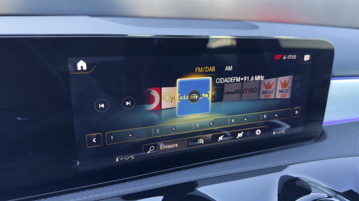 mercedes-benz-classe-a-2022-hibrido-a-gasolina-1332cc