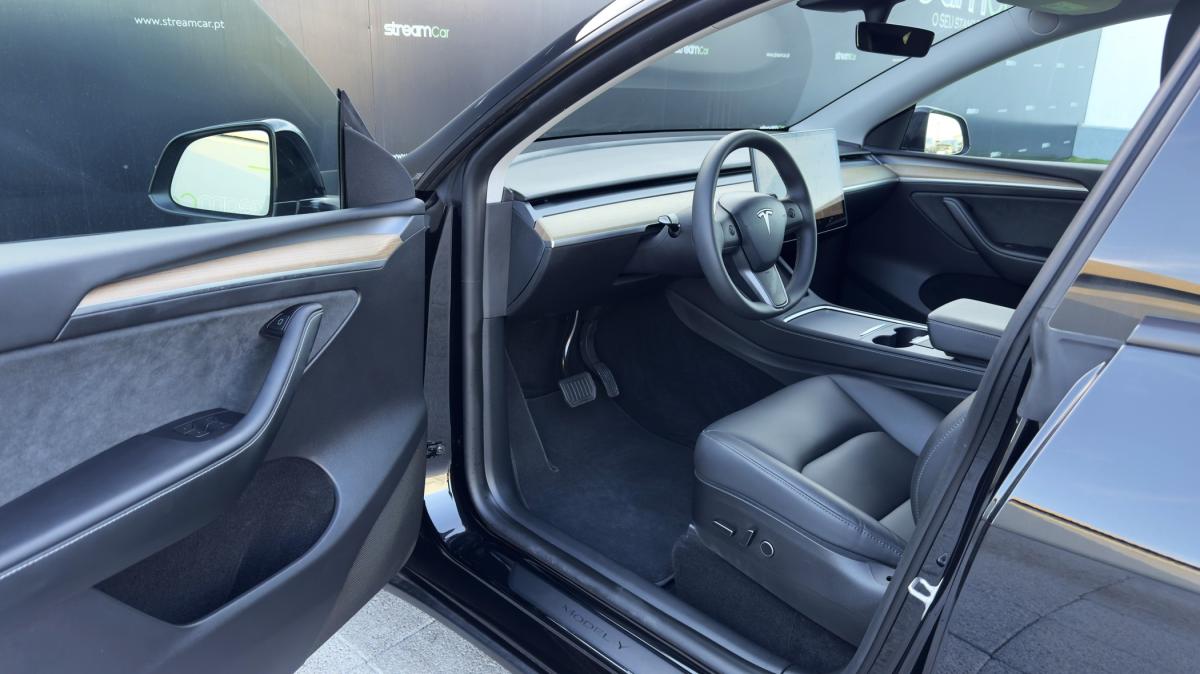 tesla-model-y-2023-eletrico-500cc