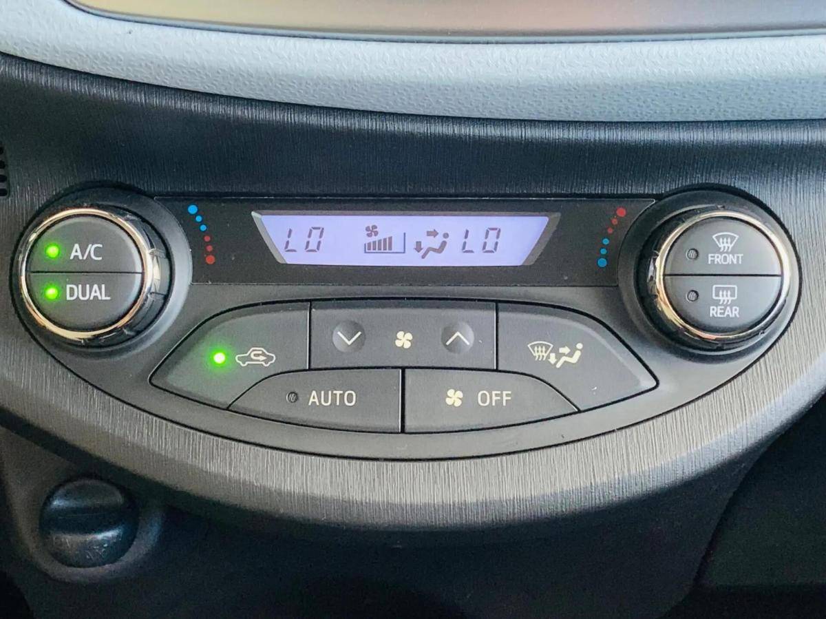 toyota-yaris-2012-hibrido-a-gasolina-1497cc