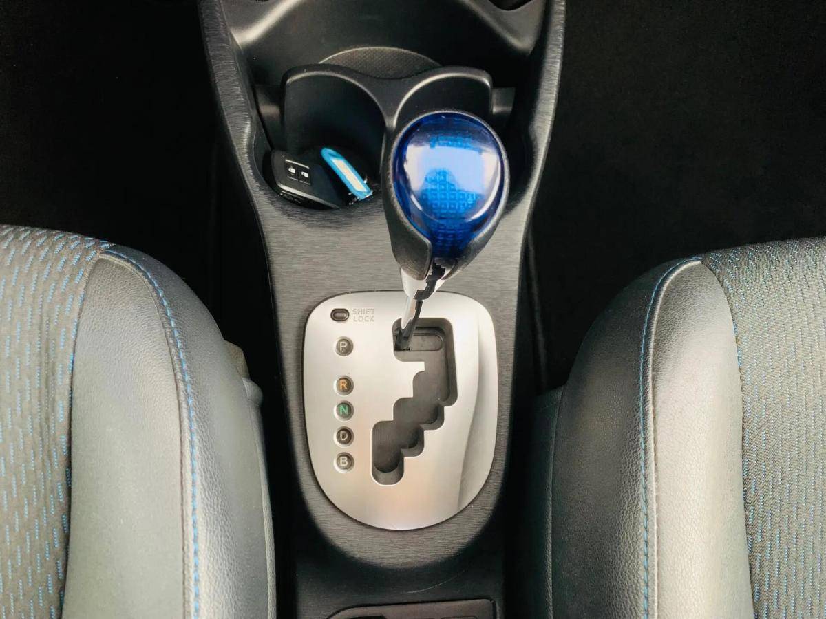 toyota-yaris-2012-hibrido-a-gasolina-1497cc