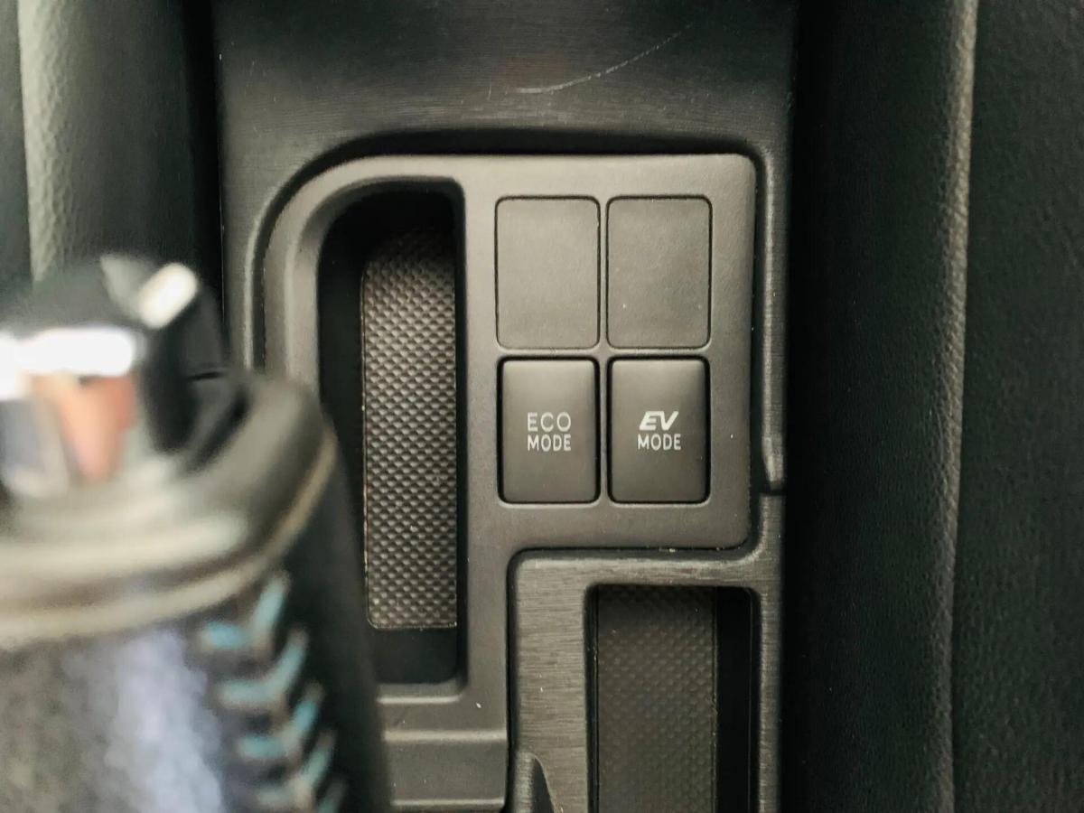 toyota-yaris-2012-hibrido-a-gasolina-1497cc