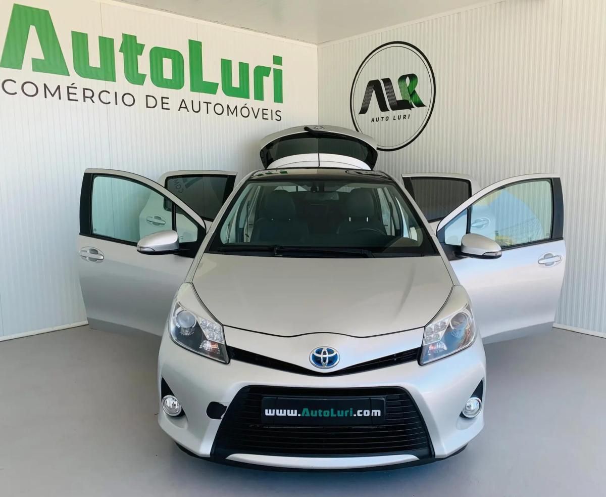 toyota-yaris-2012-hibrido-a-gasolina-1497cc