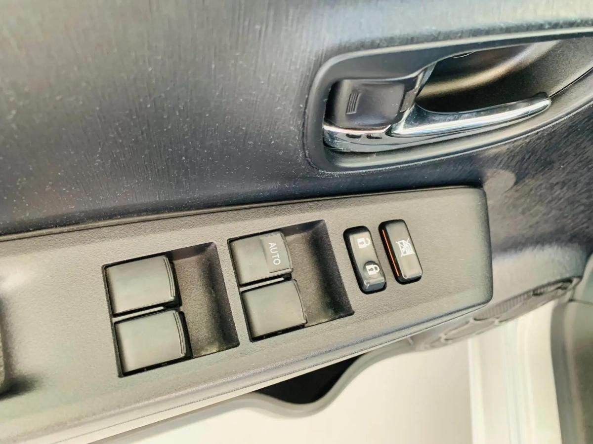 toyota-yaris-2012-hibrido-a-gasolina-1497cc