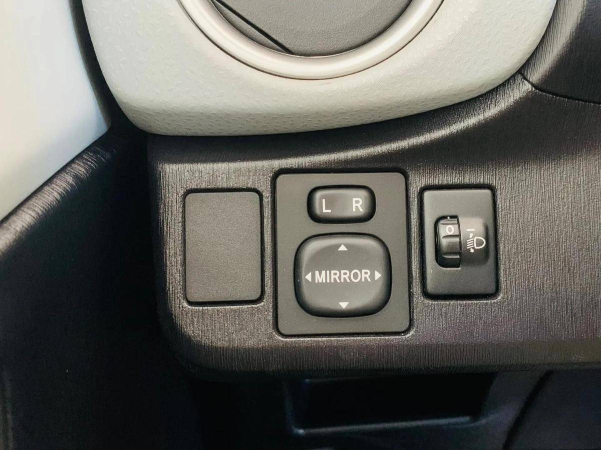 toyota-yaris-2012-hibrido-a-gasolina-1497cc