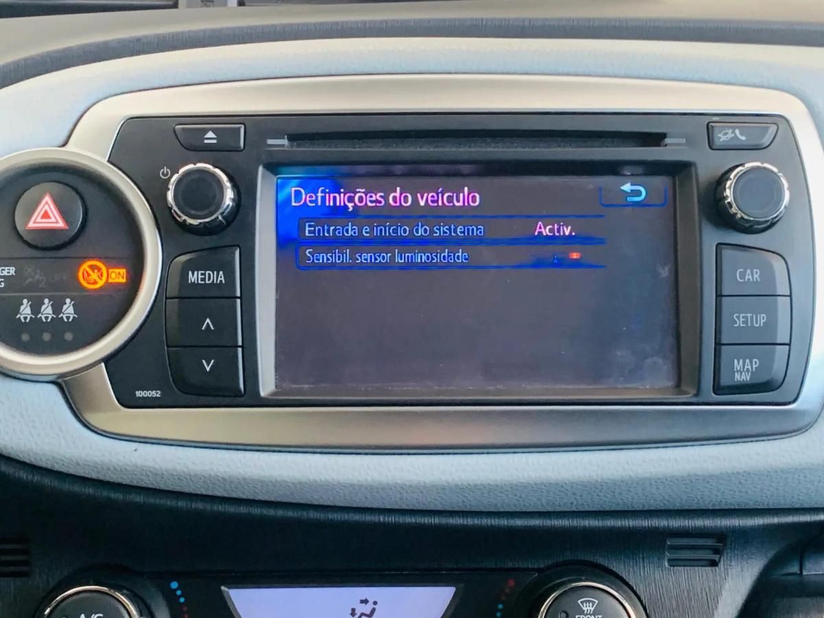 toyota-yaris-2012-hibrido-a-gasolina-1497cc