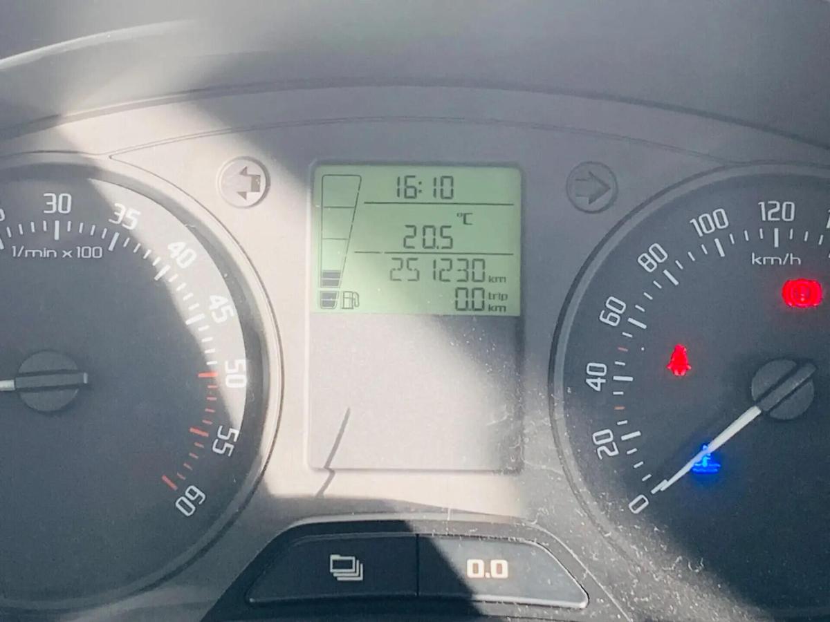 skoda-fabia-break-2011-diesel-1199cc