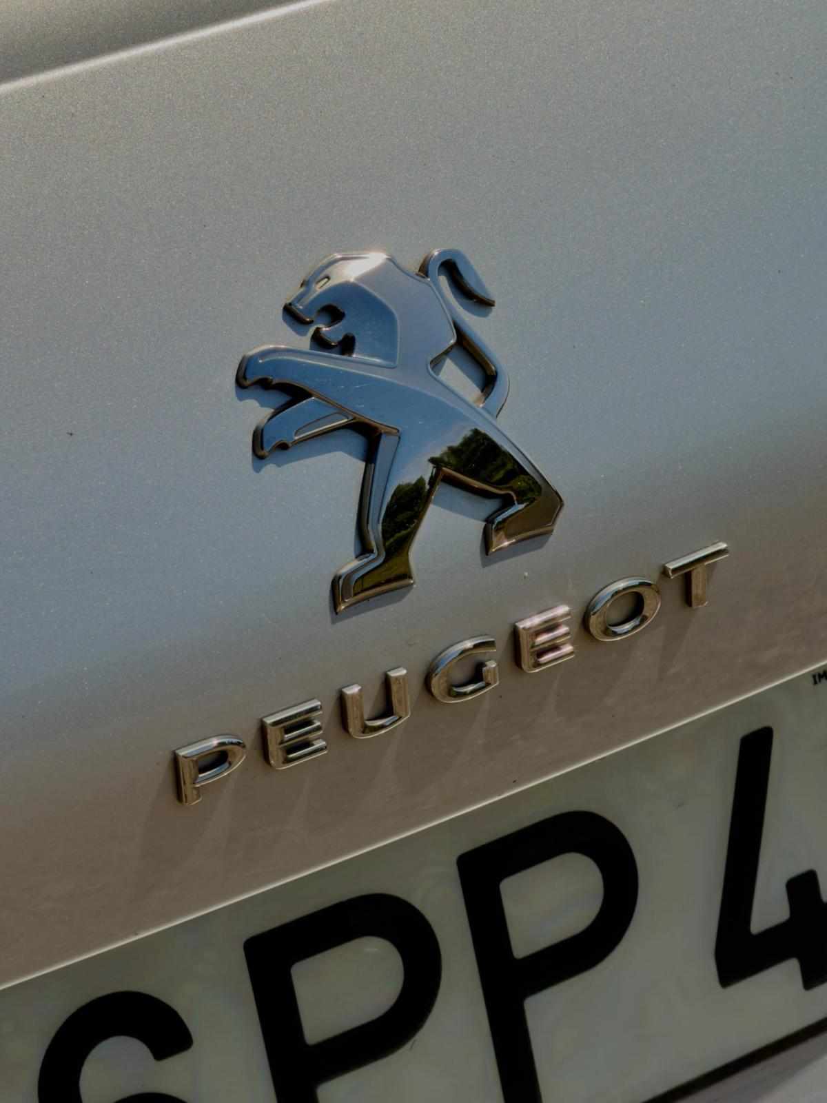 peugeot-308-1-6-hdi-fap-2015-diesel-1560cc