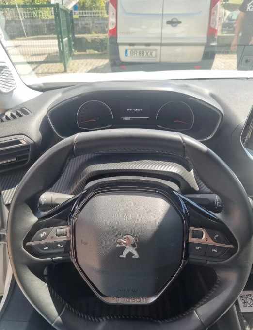 peugeot-2008-2021-diesel-1499cc