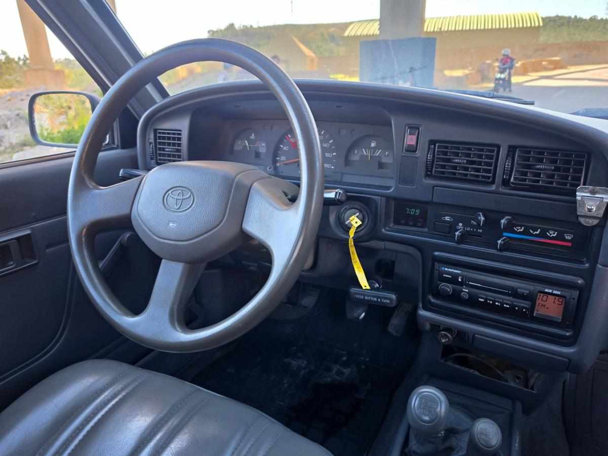 toyota-hilux-2-4-80cv-1994-diesel-2446cc