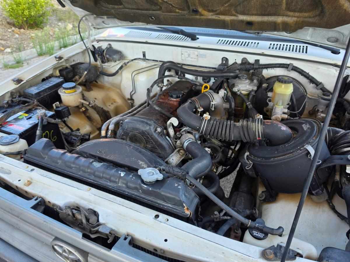 toyota-hilux-2-4-80cv-1994-diesel-2446cc