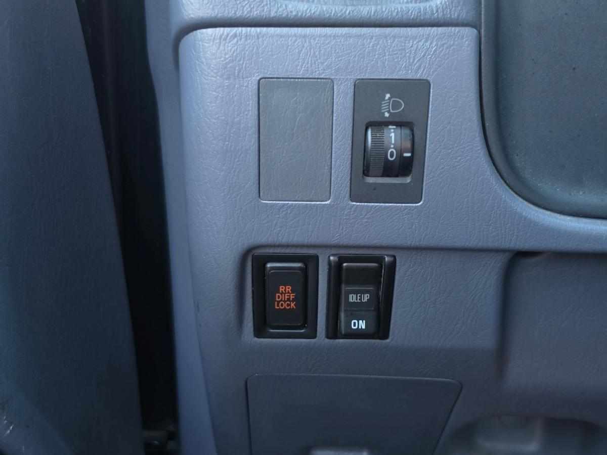 toyota-hilux-2-5-102cv-2004-diesel-2494cc