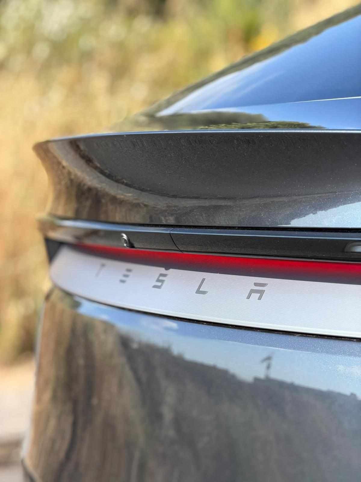 tesla-model-y-long-range-awd-2025-eletrico