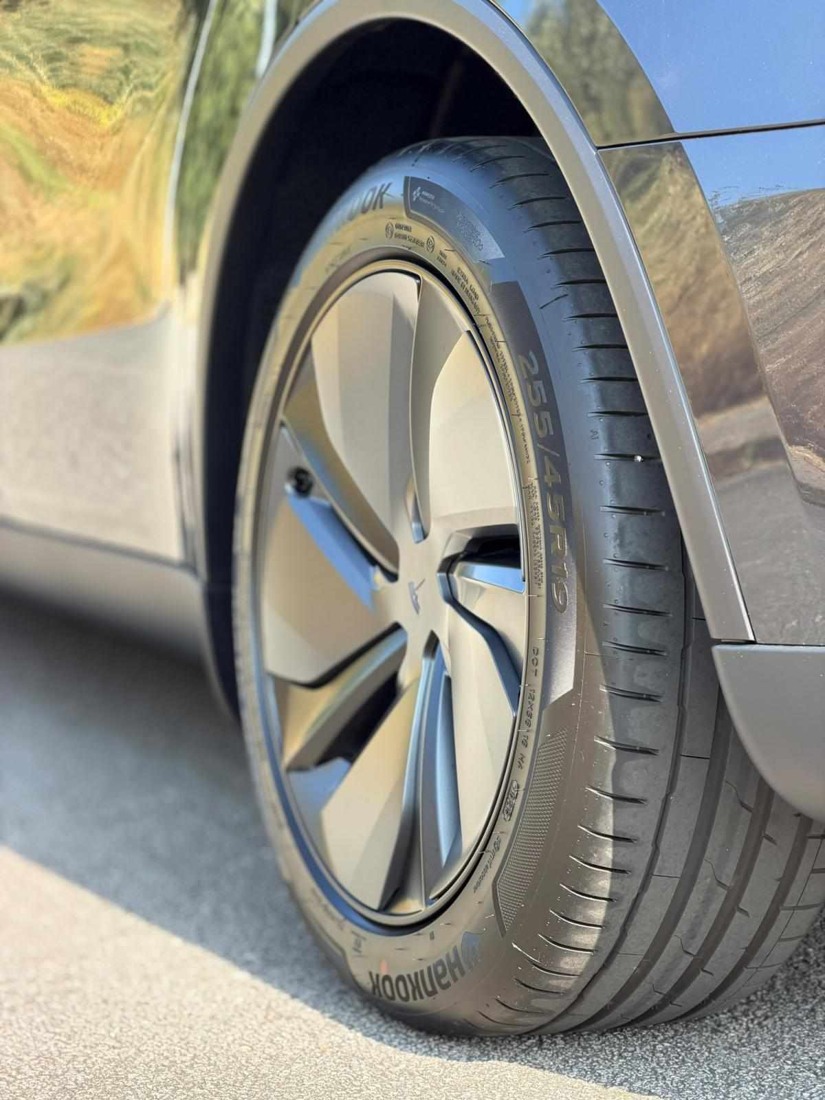 tesla-model-y-long-range-awd-2025-eletrico