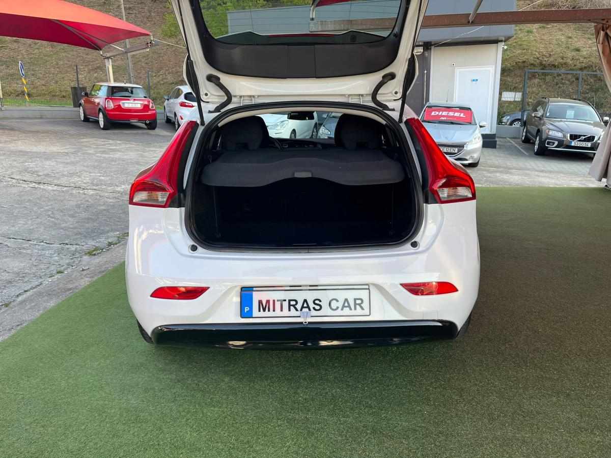 volvo-v40-1-6-d2-2013-diesel-1560cc