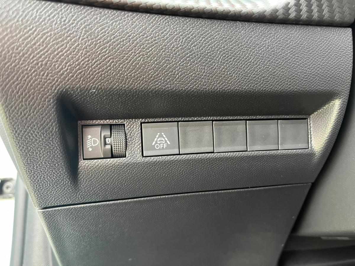 peugeot-208-1-2-puretech-2021-gasolina-1199cc