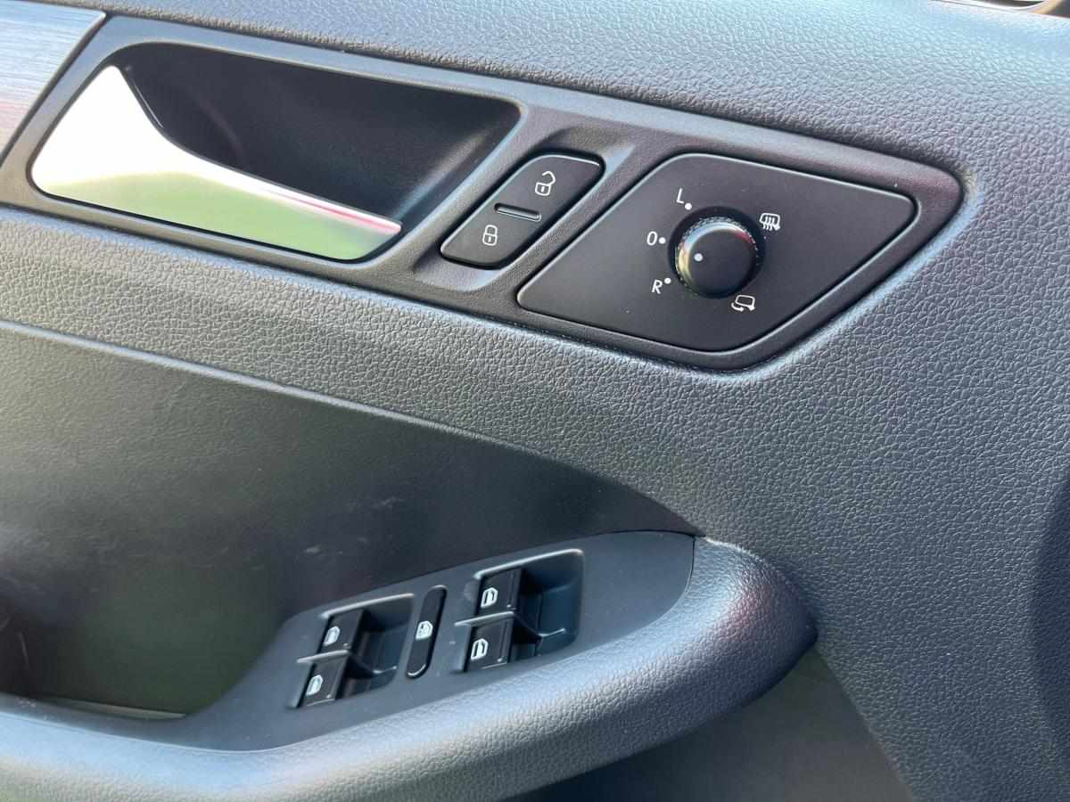 volkswagen-jetta-1-6-tdi-2011-diesel-1598cc