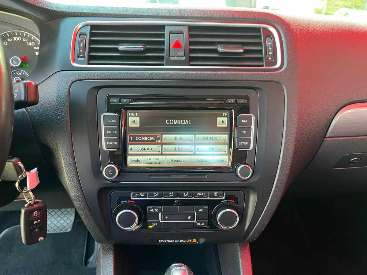 volkswagen-jetta-1-6-tdi-2011-diesel-1598cc