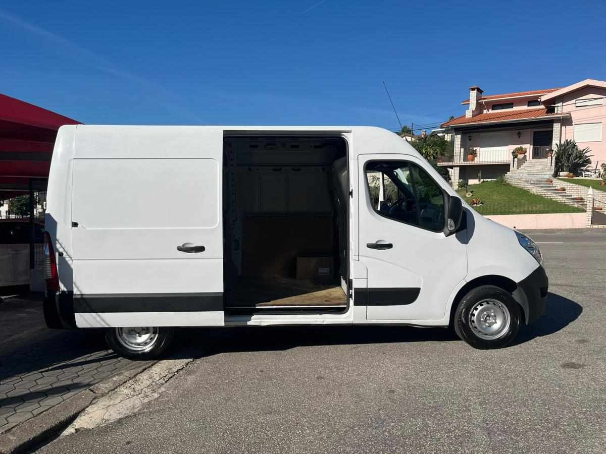 renault-master-2-3-131cv-2019-diesel-2299cc