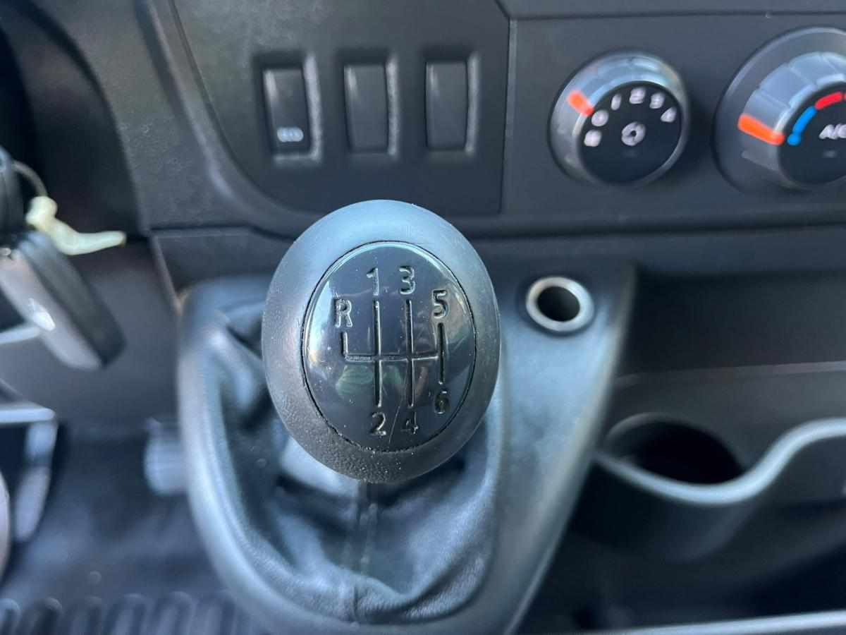 renault-master-2-3-131cv-2019-diesel-2299cc