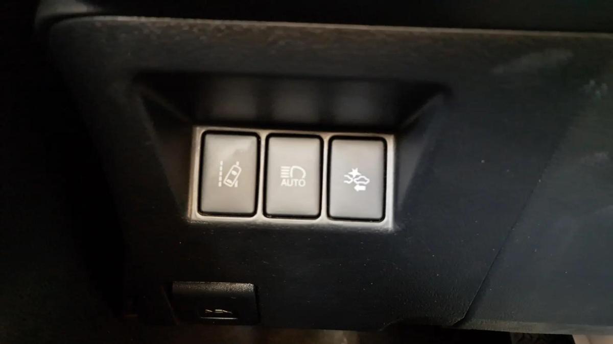 toyota-yaris-2017-hibrido-a-gasolina-1497cc