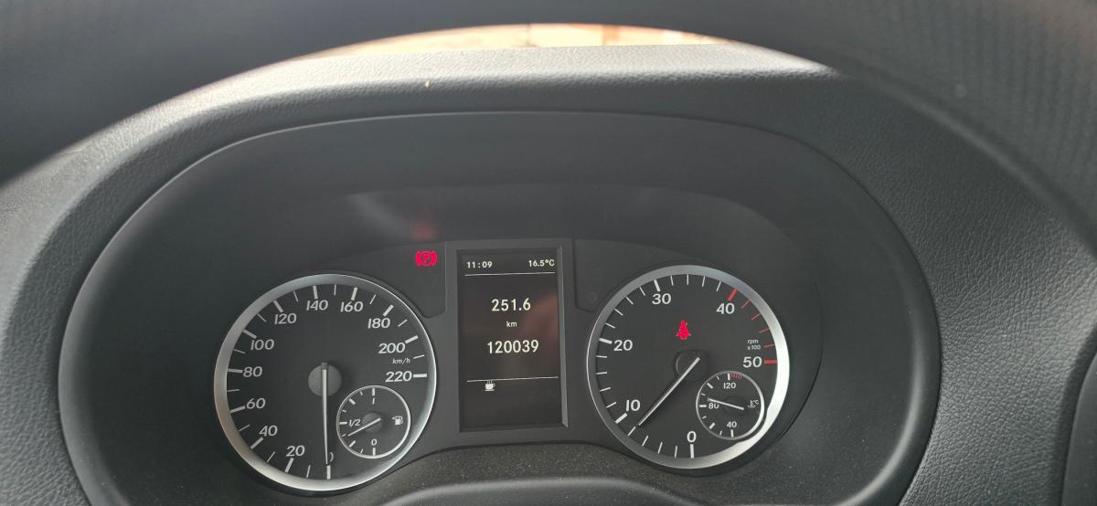 mercedes-benz-vito-2017-diesel-2143cc