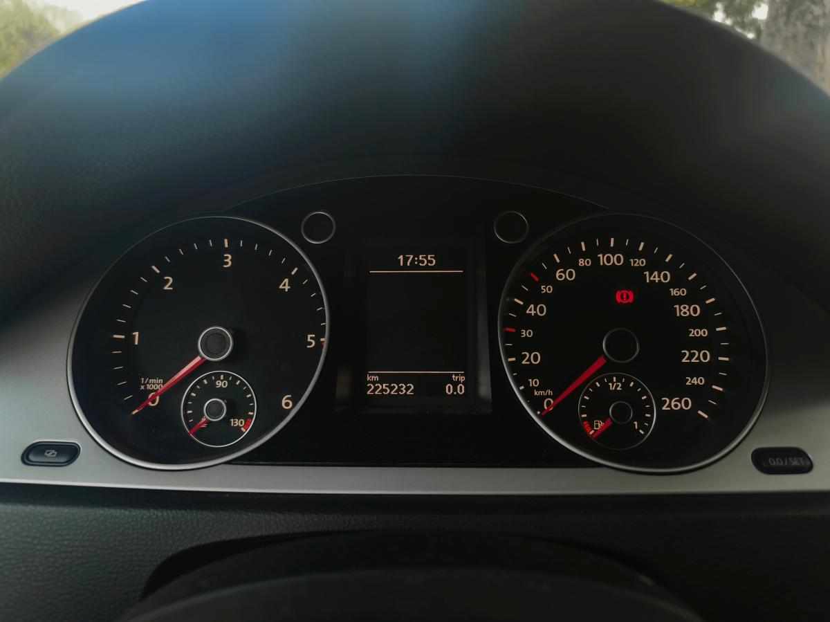 volkswagen-passat-1-6-105cv-2010-diesel-1598cc