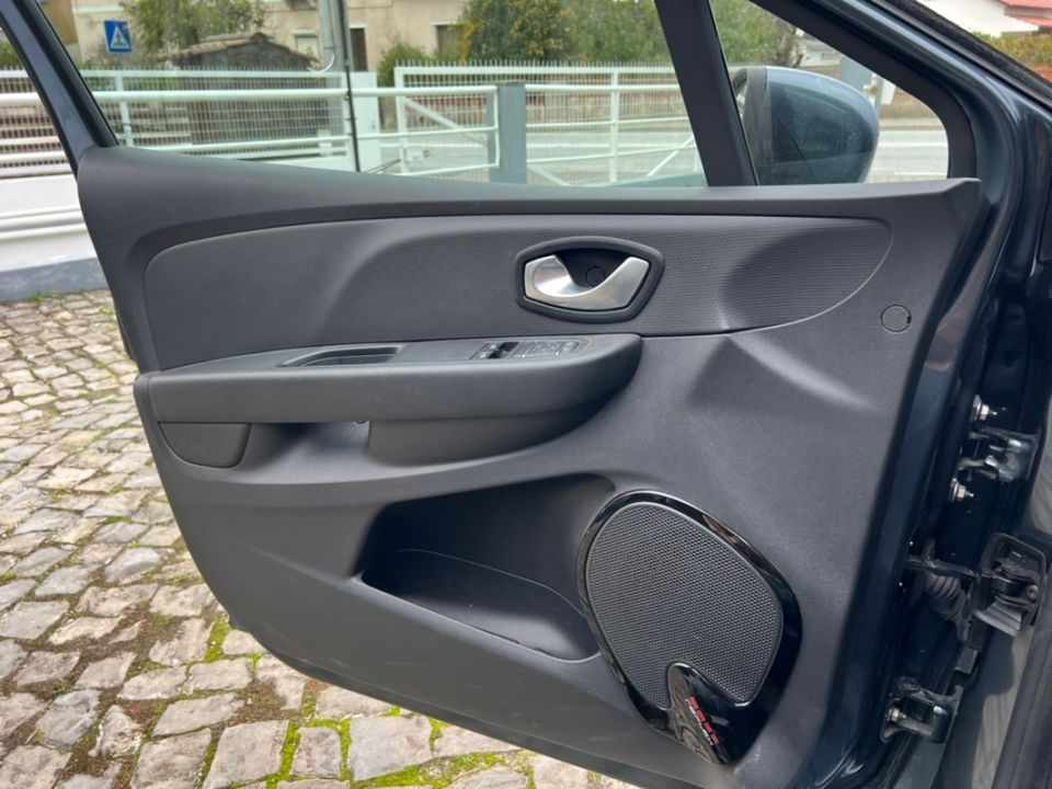 renault-clio-sport-tourer-2018-diesel-1461cc