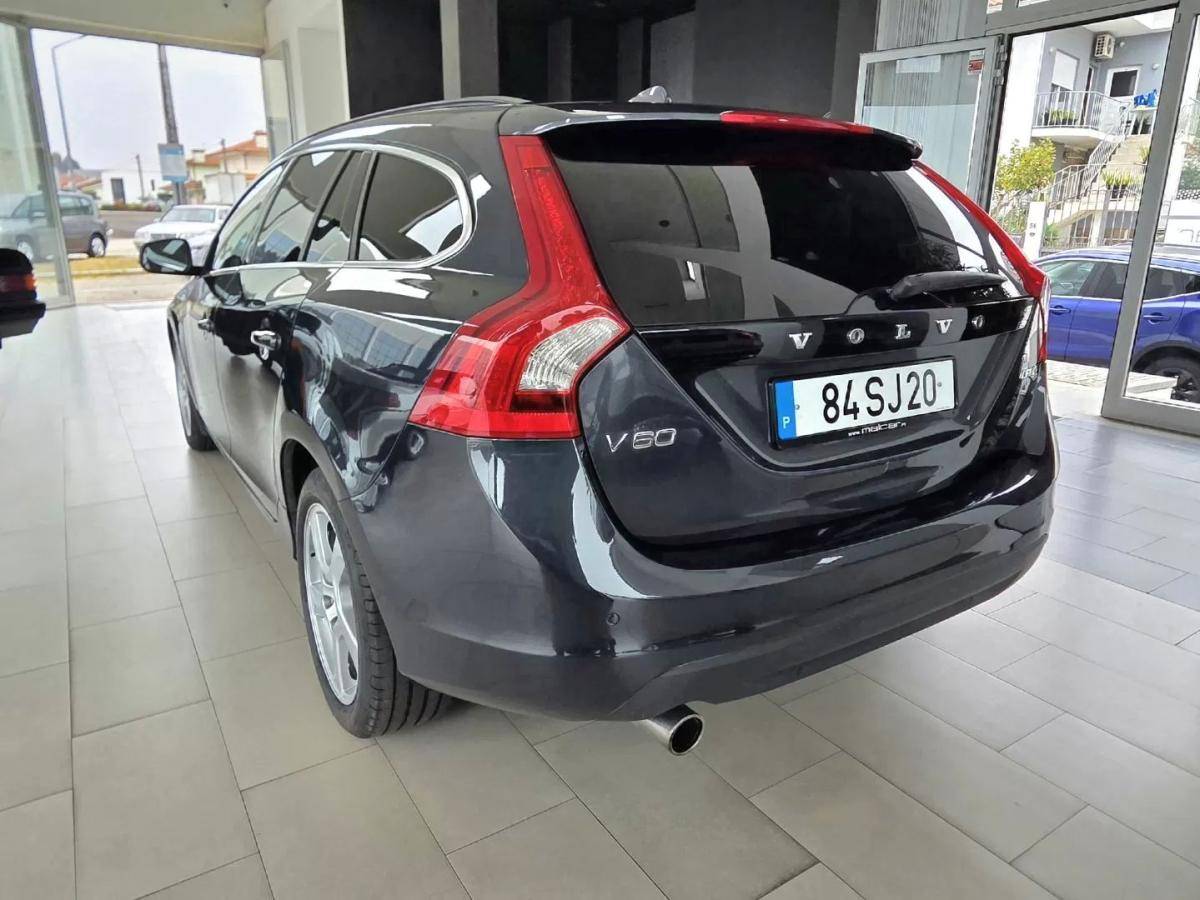 volvo-v60-2012-diesel-1560cc
